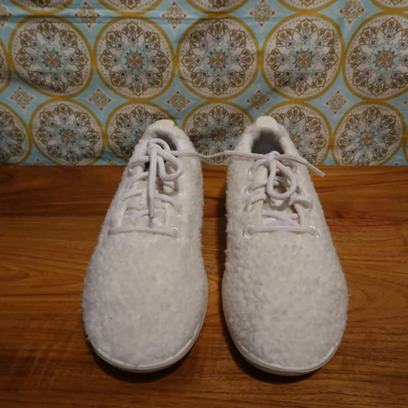 ALLBIRDS White Teddy Bear Wool Sneakers, size 8 - Picture 2 of 8